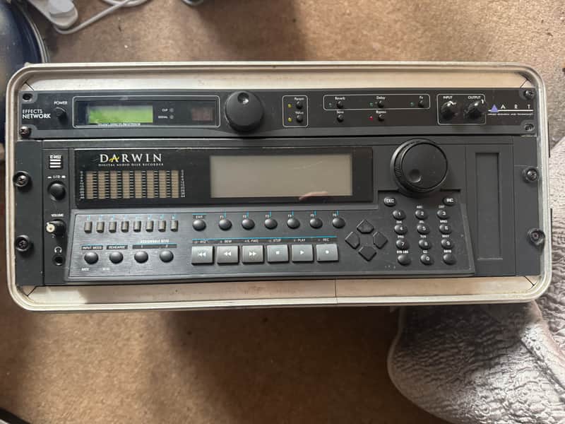 Immagine E-mu Systems Darwin Digital audio disk recorder 1997 - In flight case - 1