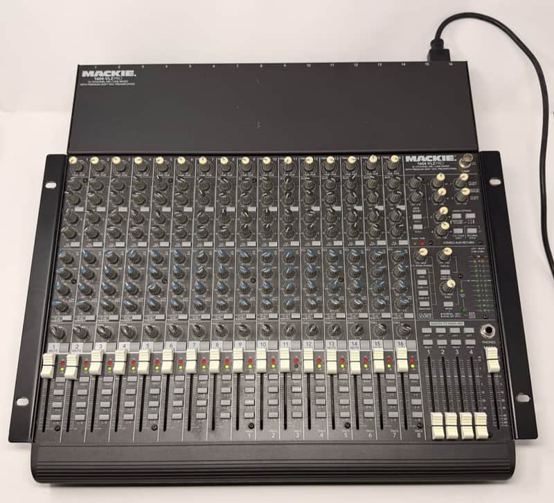 Mackie 1604-VLZ Pro 16-Channel Mic / Line Mixer | Reverb
