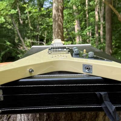 Douglas Fulcrum Pro 2012 - Flying V Guitar White image 10