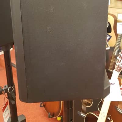 Yamaha  Stagepas 300 portable PA system image 2