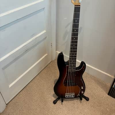 Fender American Precision V 5-string bass 2013 - 3-tone sunburst image 2