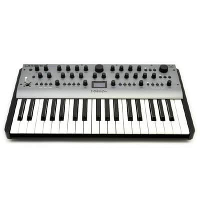 Modal CARBON8 8-Voice Experimental Synthesiser With 37 Keys image 3