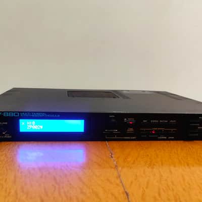 ROLAND JV-880 — Multi Timbral Synthesizer Module — Serviced, New Display! (1992)