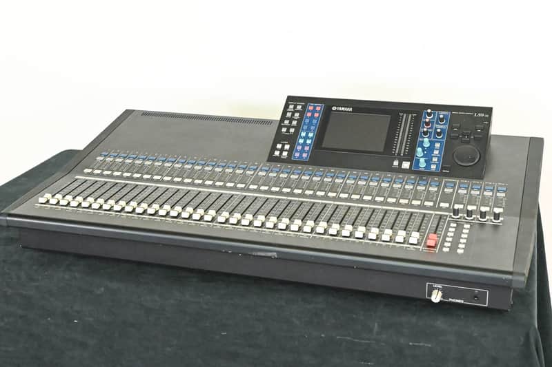 Yamaha LS9-32 32-Input Digital Mixing Console CG01B42 image 1