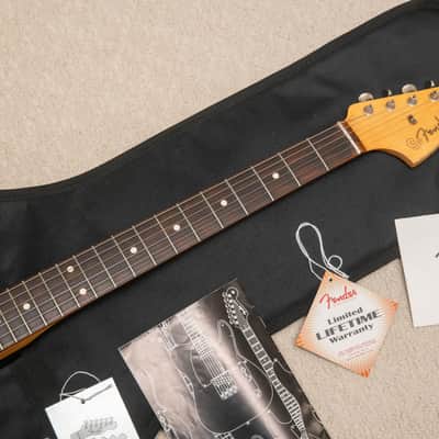 Fender Road Worn '60s Jazzmaster with Pau Ferro Fretboard 2018 - 2019 - 3-Color Sunburst image 4