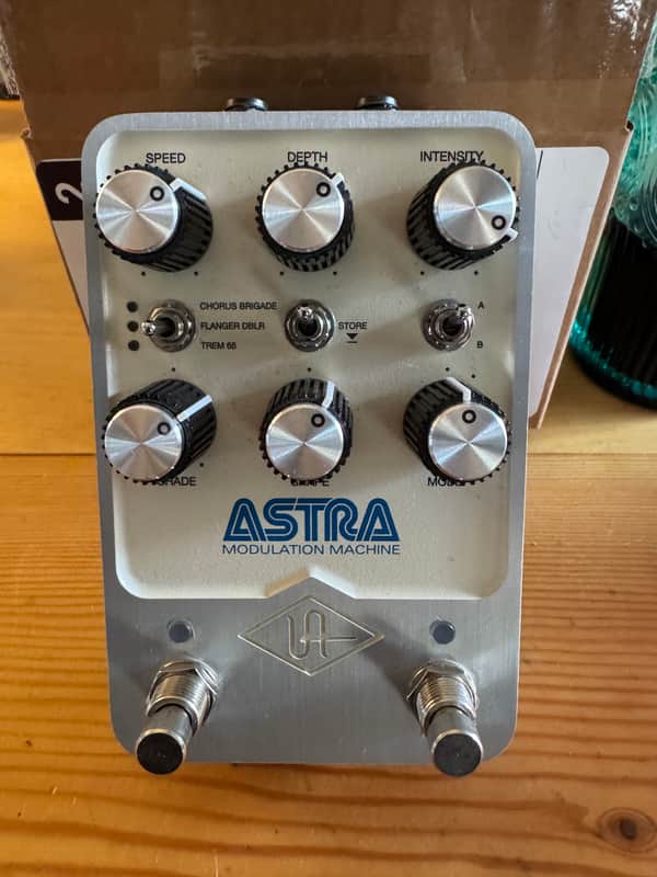 ギター UAFX Astra Modulation UNIVERSAL AUDIO Universal Audio Astra Modulation Machine | Reverb Canada