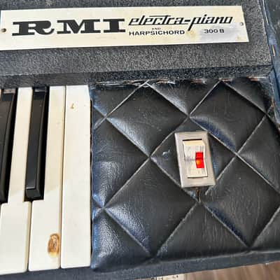 RM Electra-Piano and Harpsichord 300B Late 1960s - Gray / Silver Vinyl     with Original Legs and Case image 4