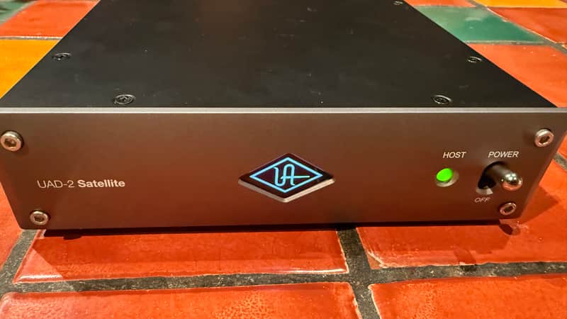 Universal Audio UAD-2 Satellite Thunderbolt 3 OCTO Core Desktop DSP Accelerator 2019 - Present - Gray - Excellent! image 1