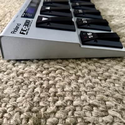 Roland FC-300 MIDI Foot Controller 2007 - 2023 - Silver image 3