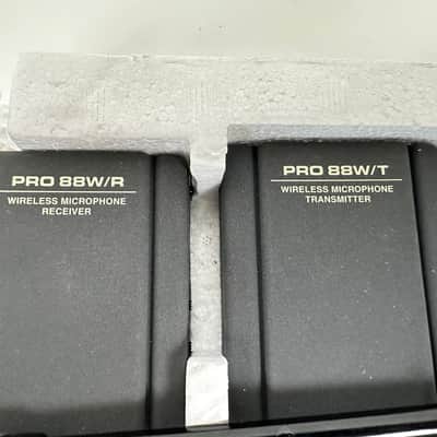 Audio-Technica Pro 88W Wireless Microphone Transmitter & Receiver image 5
