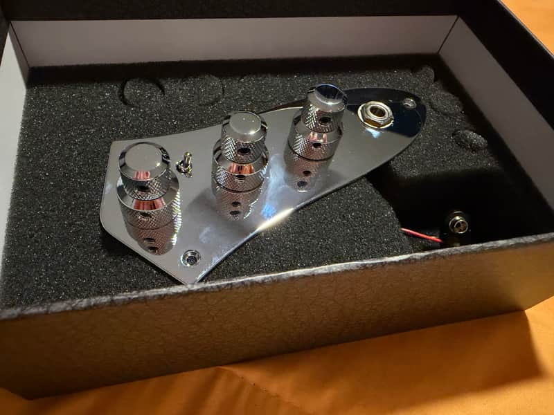 John East J Retro Bass Preamp for Jazz Bass Deluxe - Chrome image 1