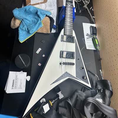 Jackson Pro Series Matt Tuck Signature Rhoads 2009 - 2010 - Snow White with Black Bevels image 1