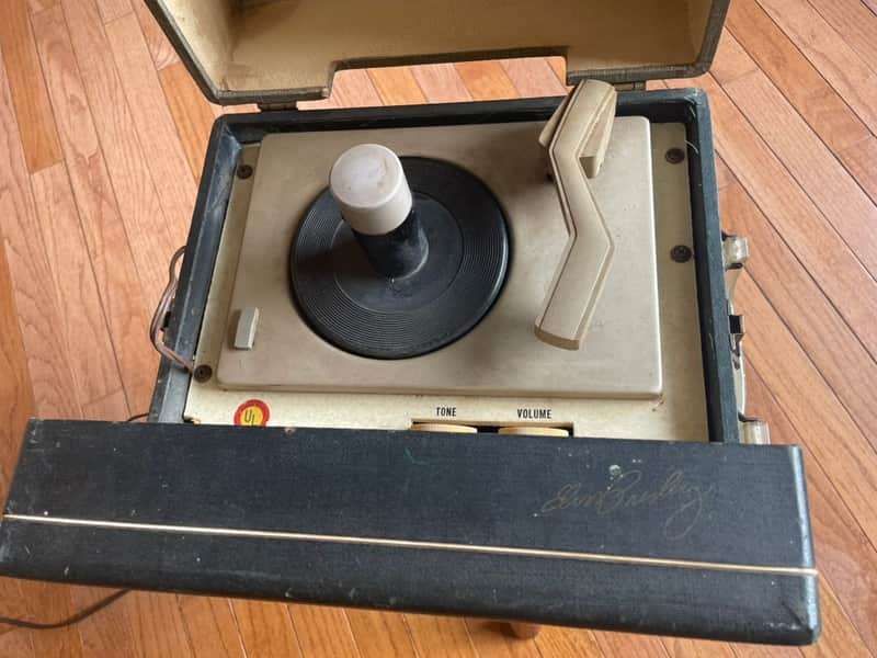 Rare RCA Victor Elvis Presley 7-EP-45 Record Player 1956