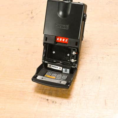 Shure P6HW Wired Bodypack Receiver CG011VT image 3