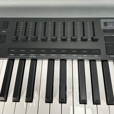 Novation Launchkey 49 MKIV MIDI Keyboard Controller - Black image 9