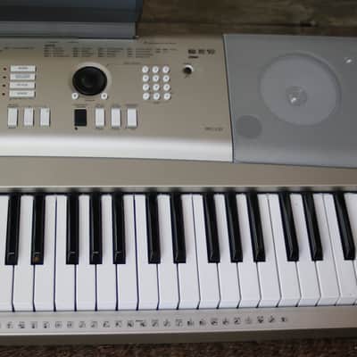 Yamaha ypg-235 keyboard - Silver image 2