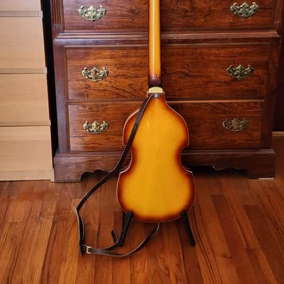 Rogue VB100 - Sunburst with Ashdown Amp image 3