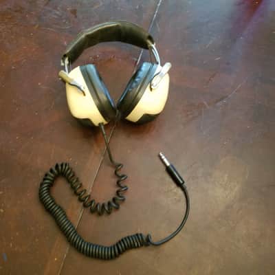 Sansui SS20 Heaphones Egg Over Ear Two-Way 1970s - Cream and black image 2