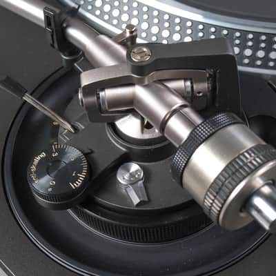 Technics SL-1200MK4 Black direct drive DJ turntable in Excellent Condition image 11