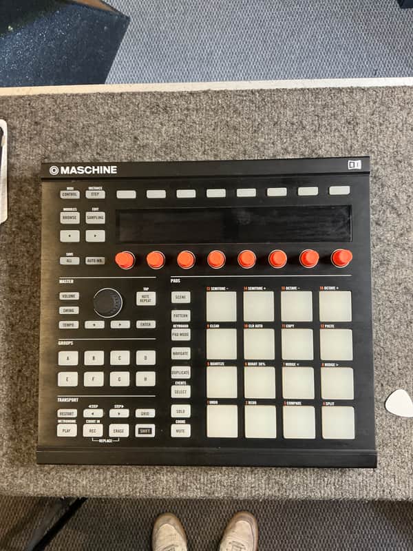 Native Instruments Maschine MK2 - Black image 1