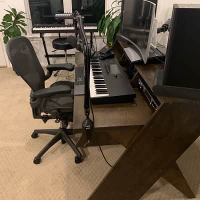 Output / De-Fi Platform Desk - Kodiak Brown with Keyboard tray image 3