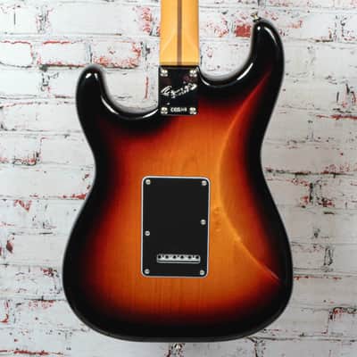 Fender - American Professional Classic Stratocaster - Electric Guitar - HSS - Maple Fingerboard - 3-Color Sunburst - w/ Deluxe Gigbag image 7