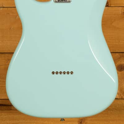 Fender Tom DeLonge Stratocaster - Rosewood - Daphne Blue image 4