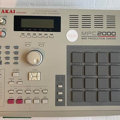 Akai MPC2000 MIDI Production Center 1997 - 2001 - Grey