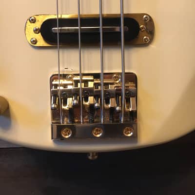 Yamaha BB1600 Left Handed Cream Wht. image 2