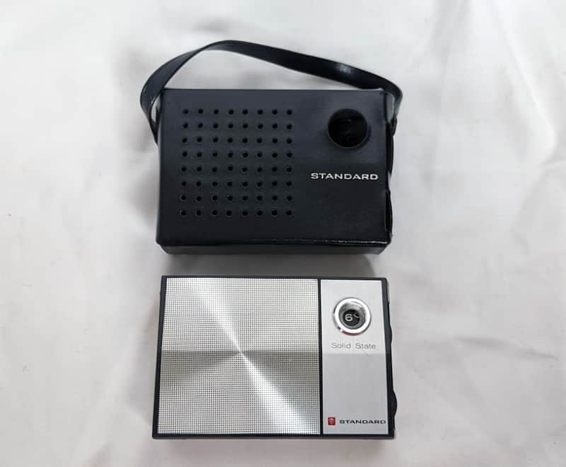 Vintage Standard SR-F408 MW AM Pocket Radio - 6 Stone Transistor - w/ Original Case image 1