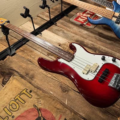 Fender Elite I Bass 1983 - Fretless Mod image 10