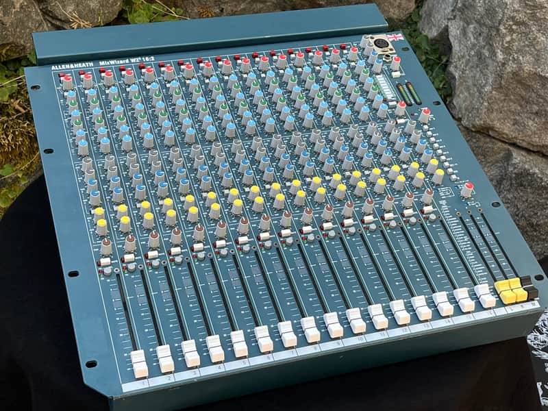 Immagine Allen & Heath MixWizard WZ3 16:2 16-Input Stereo Mixer 2004 - 2013 - Blue - 1