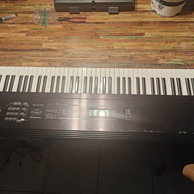 Yamaha S08 SYNTHESIZER 2002