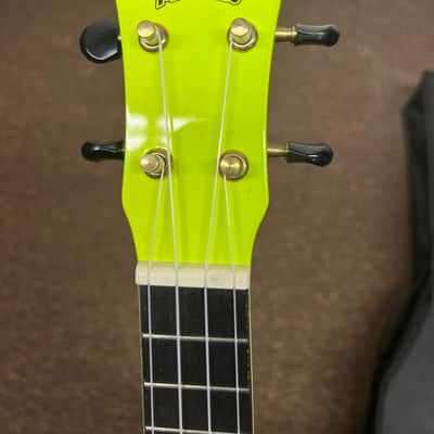 Mahalo Neon Green Alien Soprano Ukulele MC1ALngn Local Pickup Only image 4