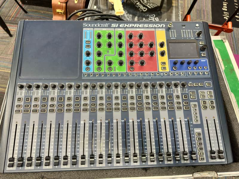 Soundcraft Si Expression 2 24-Channel Digital Mixer w/ Road Case image 1