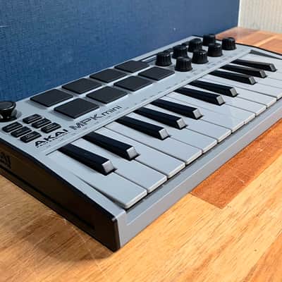 Akai MPK Mini MKIII 25-Key MIDI Controller - Special Edition Grey image 3