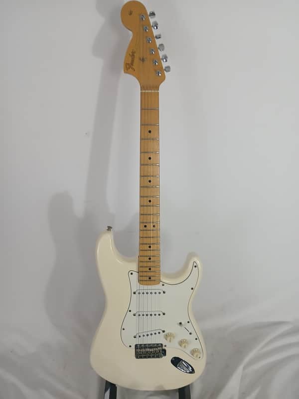 Fender Jimi Hendrix Voodoo Stratocaster with Maple Fretboard 1997 - 2000 - Black