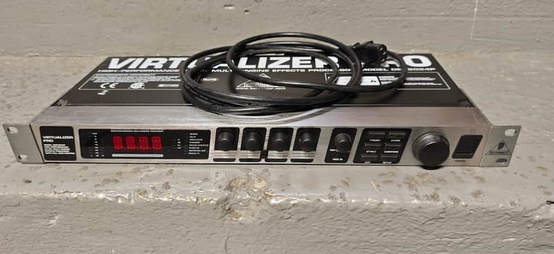 Behringer Virtualizer Pro DSP2024P 24-Bit Multi-Engine Effects Processor 2000s - Black / Silver - Excellent état ! image 1