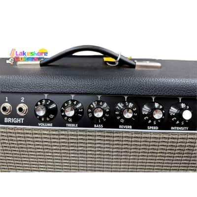 Fender '64 Custom Deluxe Reverb-Amp 2-Channel 20-Watt 1x12" Guitar Combo 2017 - Present - Black image 3