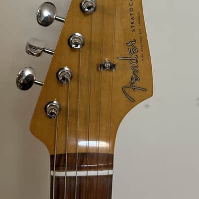 Fender Vintera '60s Stratocaster with Pau Ferro Fretboard 2020 - 2023 - 3-Color Sunburst image 5