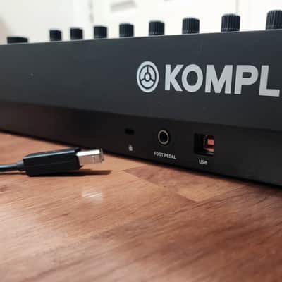 NI Komplete Kontrol A25 MIDI Keyboard – Excellent Condition image 5