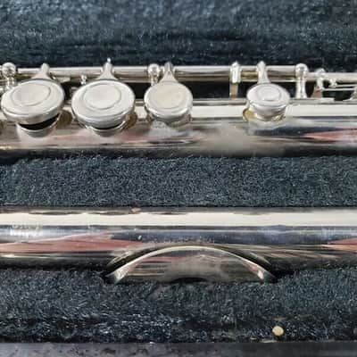 Yamaha YFL-225NII Flute with Case. Japan. Good condition. Nickel image 2