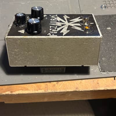Moonn Electronics  Fuzz Wall - Fuzz War clone image 5