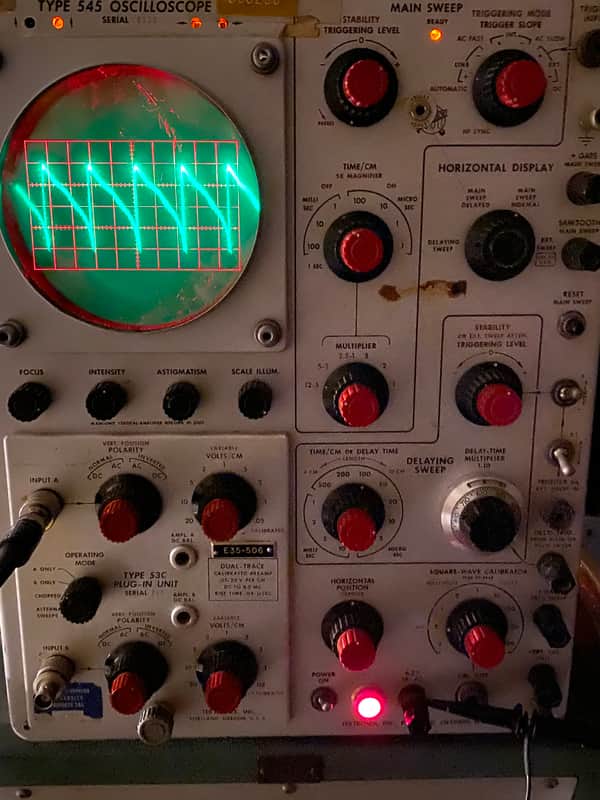 Tektronix 545 1950’s - Blue/Grey image 1