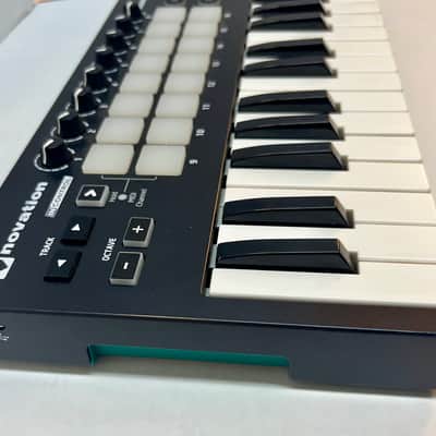 Novation Launchkey Mini MKII MIDI Keyboard Controller 2015 - 2019 - Black image 2