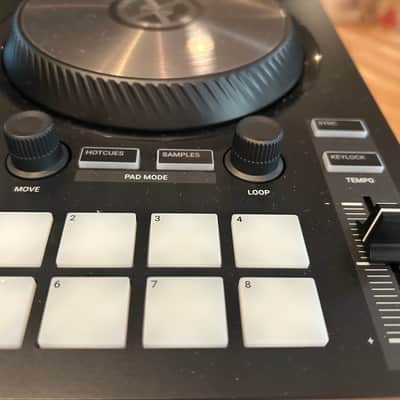 Native Instruments Traktor Kontrol S2 MK3 2018 - Black image 17