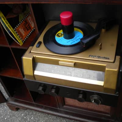 RCA 1950 Tube 7" Singles Stacker / Radio - Serviced image 3