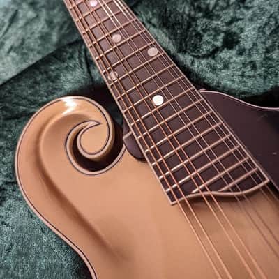 Kentucky KM-858 Gold Top Artist Level Mandolin Package, w/setup, deluxe case, & shipping image 3
