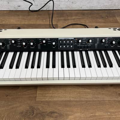 Korg SV2S 88 Stage Piano With Speakers; Serial No: 3460 | Second Hand image 3