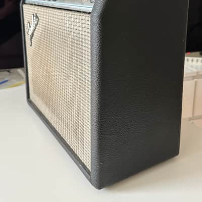 FENDER VIBRO CHAMP 1978 EU version 200-240 volt, incl. Footswitch image 9